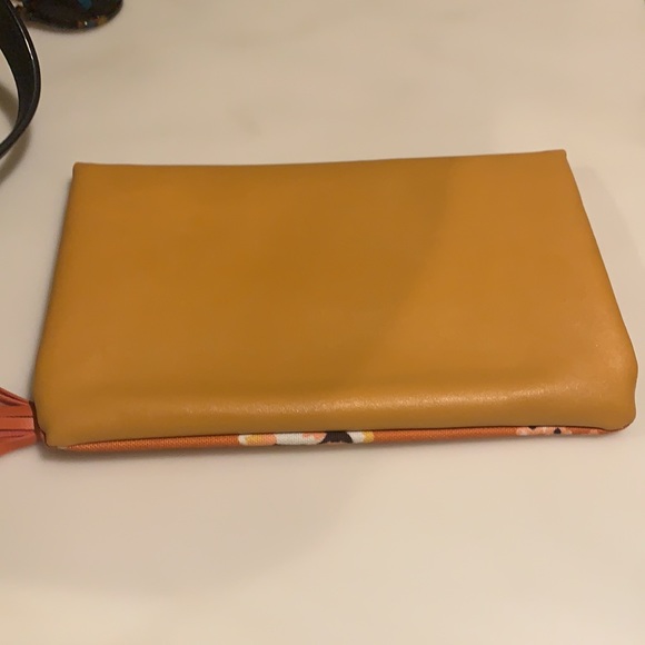 Clutch - Picture 4 of 4